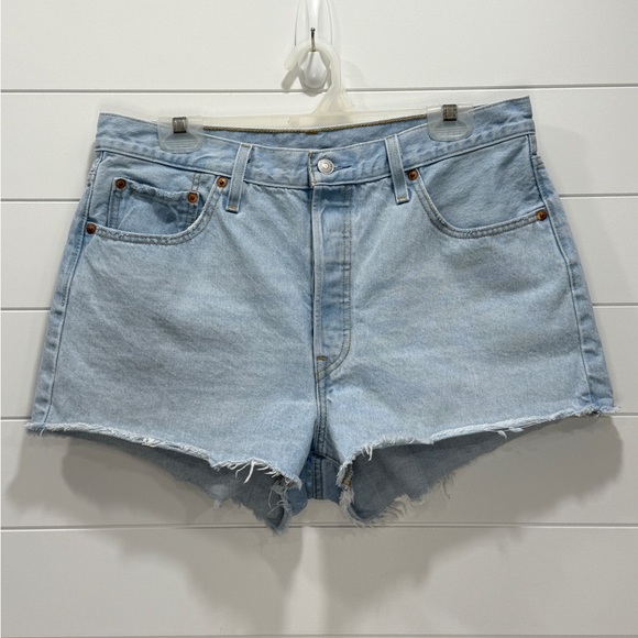 Levi's Light Wash Denim Cut-Off 501 Shorts - Picture 1 of 2